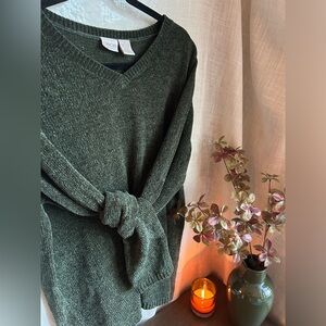 Vintage olive green v-neck sweater